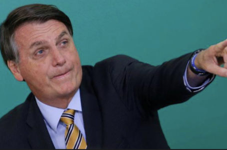 Bolsonaro sanciona LDO e veta dispositivo que impedia limitação de gastos com vacinas contra Covid