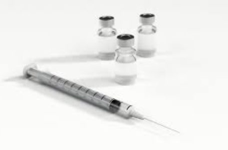 Anvisa pede para denunciar vacinas falsas vendidas na internet