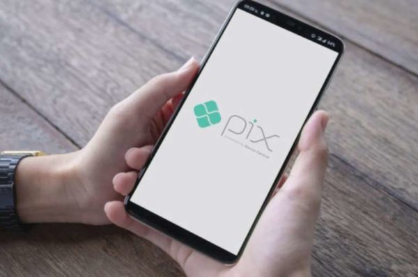 Pix por aproximação completa um ano com baixa adesão
