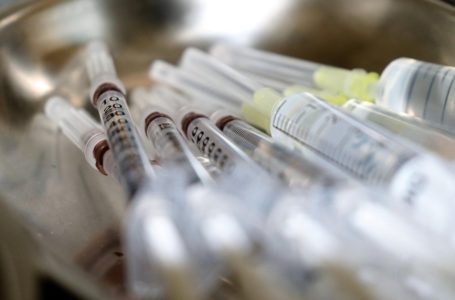 Vacinação contra Covid-19 em Goiás começa de forma imediata, anuncia Caiado