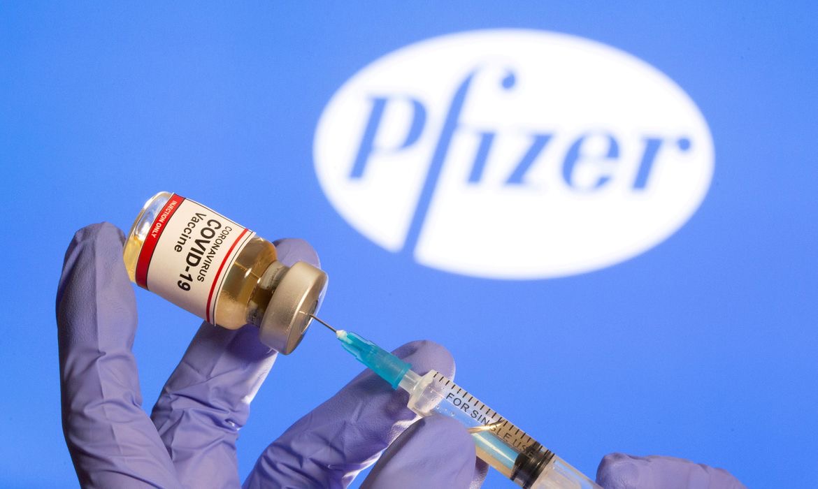 Pazuello diz que comprará vacinas da Pfizer e Janssen se Congresso flexibilizar questão da responsabilização