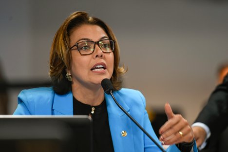 Polícia Civil do DF investiga desvios de ONG criada pela senadora Leila do Vôlei (PSB)