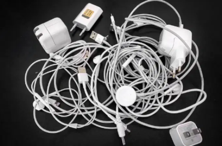 Apple prepara solução para principal problema do iPhone: o cabo