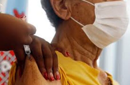 Vacinação para idosos de 76 a 78 anos começa nesta sexta-feira (26)