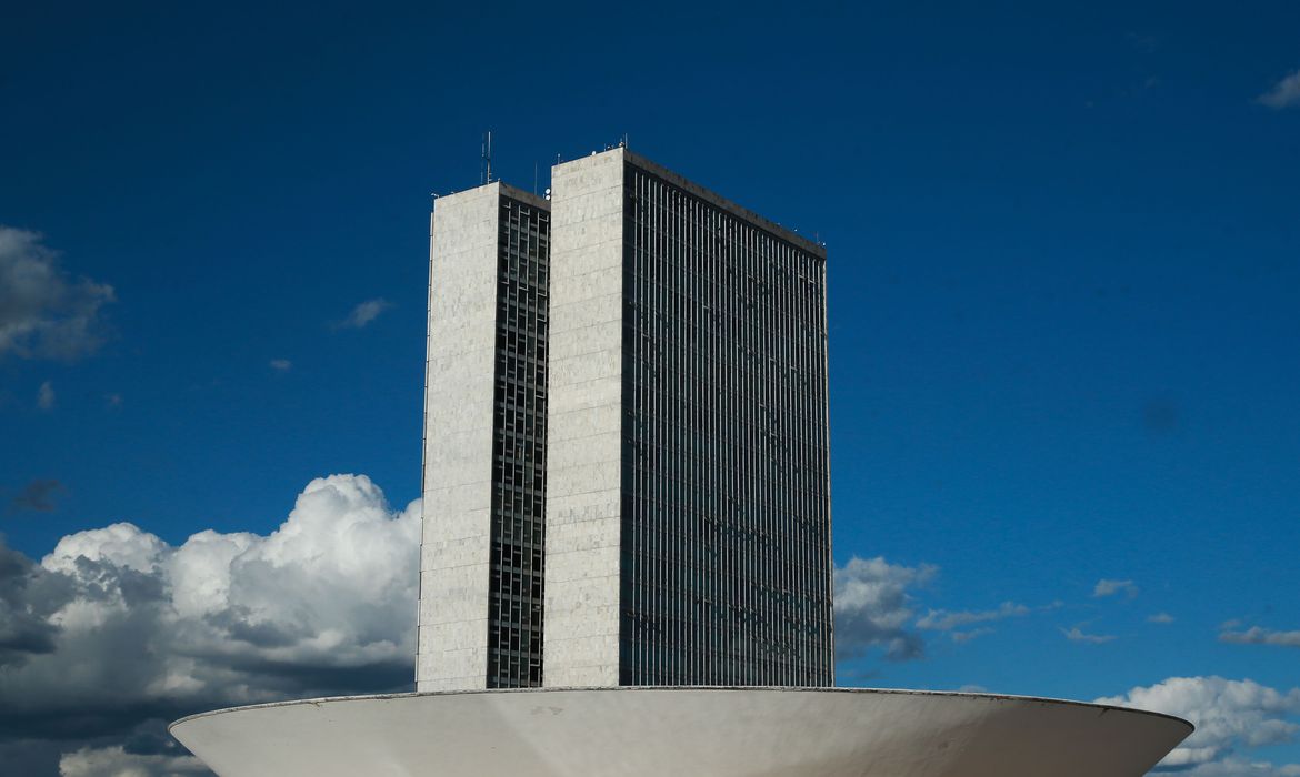 Câmara aprova retorno de comissões e do Conselho de Ética