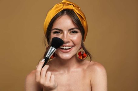 5 truques para manter a maquiagem intacta mesmo no calor
