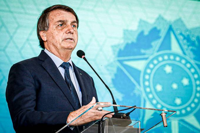 Bolsonaro confirma compra de vacinas da Pfizer