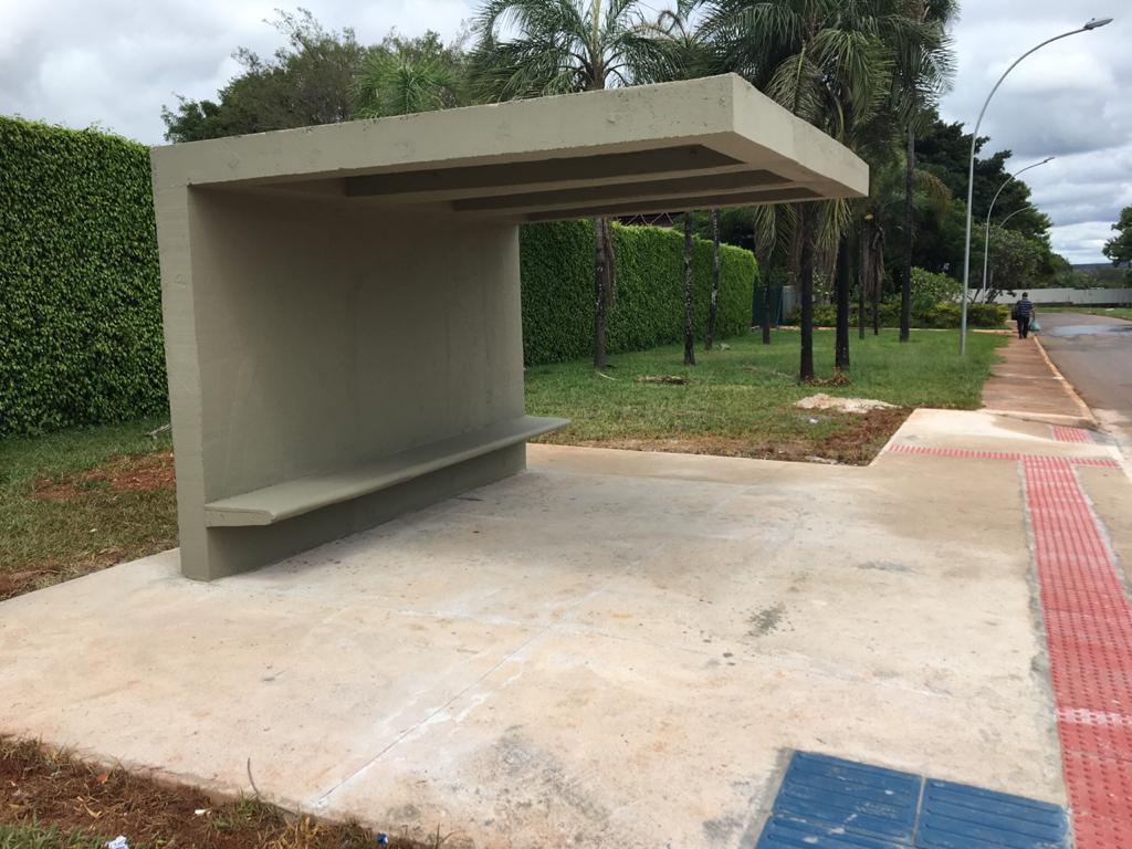 Abrigos de ônibus são construídos no SAAN