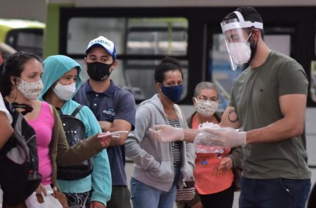 Governo de Goiás começa a distribuir máscaras N95 para usuários do transporte coletivo