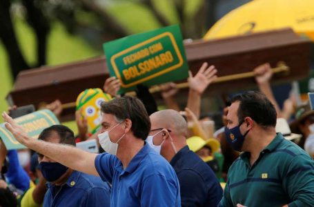 Bolsonaro pede a senadores impeachment de ministros do STF