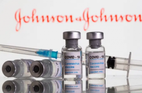 Após erro na produção, EUA ordena que Johnson assuma fabricação de vacinas