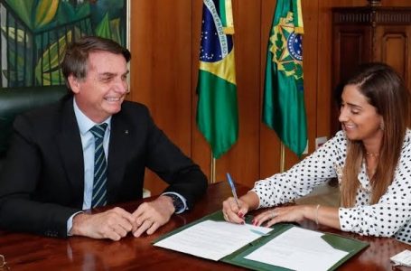 Flávia Arruda (PL) sonha com apoio do Planalto para concorrer ao GDF em 2022, mas enfrenta resistência de bolsonaristas