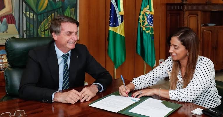 Flávia Arruda (PL) sonha com apoio do Planalto para concorrer ao GDF em 2022, mas enfrenta resistência de bolsonaristas