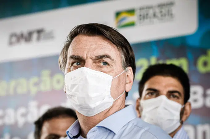 Bolsonaro diz que pode editar decreto contra isolamento