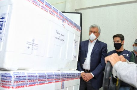 Governo de Goiás recebe mais 132,8 mil vacinas da AstraZeneca