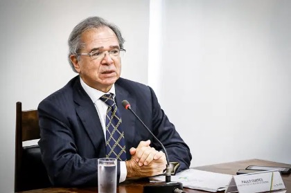 Guedes: se pandemia persistir até outubro auxílio será estendido novamente