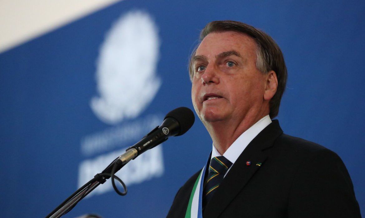 Bolsonaro diz que controles governamentais impediram compra de Covaxin