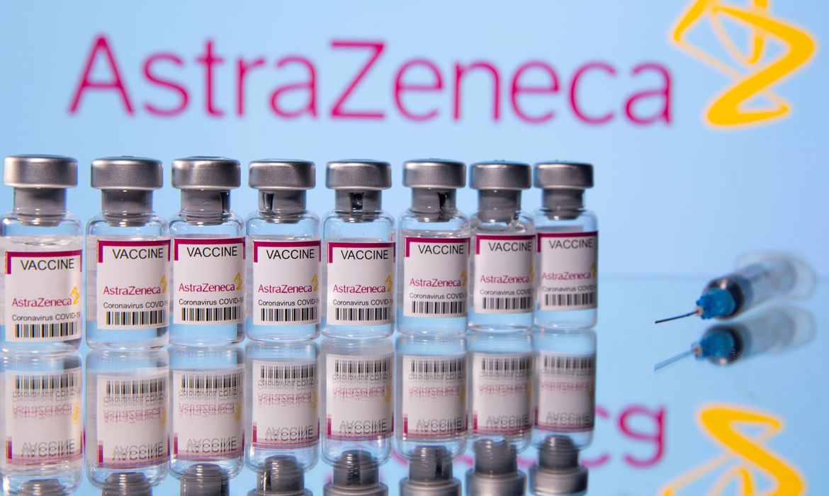 Estudos avaliam vantagens de maior intervalo da vacina AstraZeneca