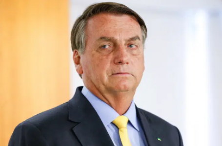Médico que operou Bolsonaro após facada é chamado para examiná-lo
