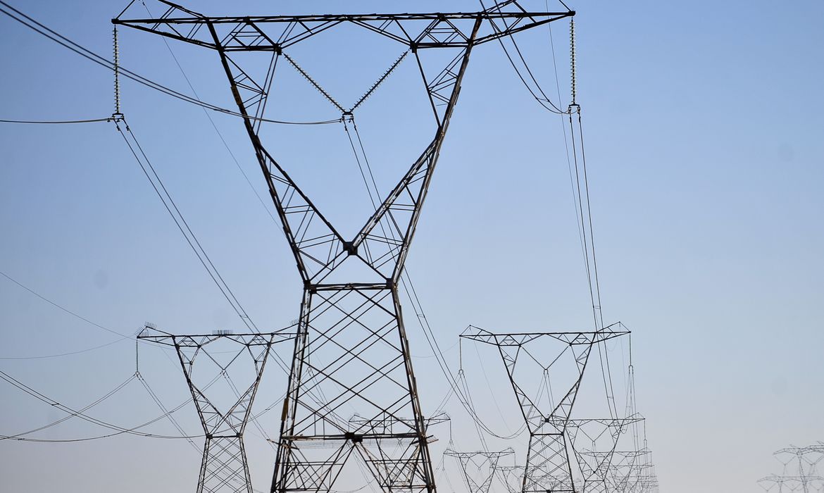 Conta de luz seguirá na bandeira vermelha 2 em setembro