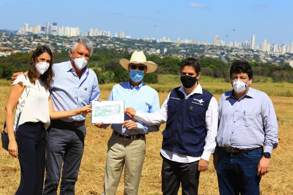 Caiado garante terreno para construção do Hospital do Câncer de Goiás e tem confirmado término das obras da Ferrovia Norte-Sul