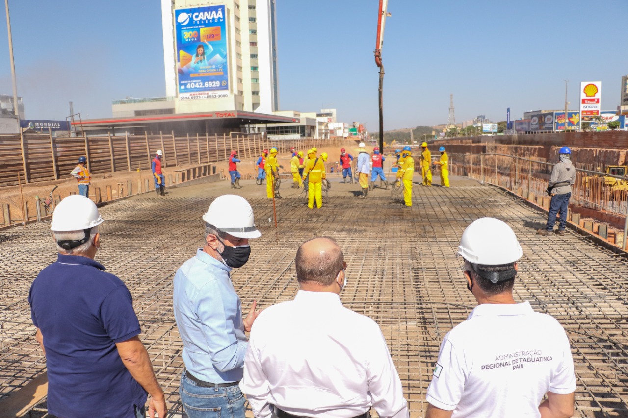 Laje do Túnel de Taguatinga começa a ser concretada