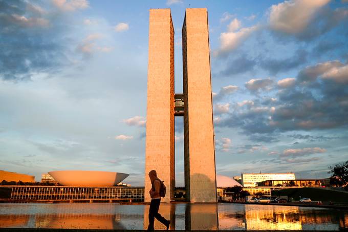 Grupos se unem em favor da democracia no Brasil