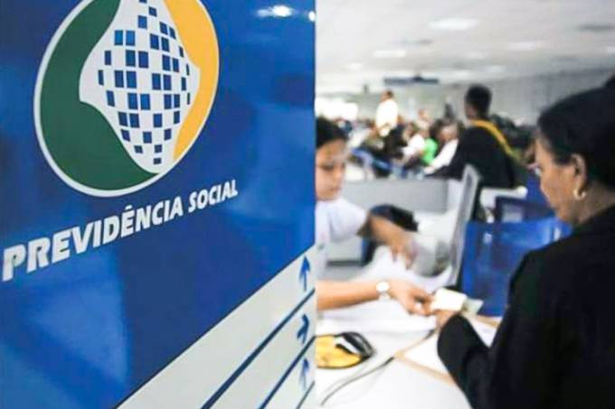 Congresso derruba veto de Bolsonaro e prova de vida do INSS é suspensa