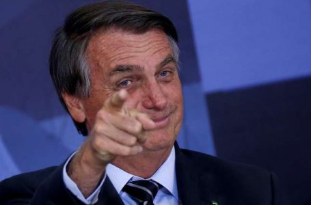 Reprovação de Bolsonaro recua para 58% e aprovação cresce