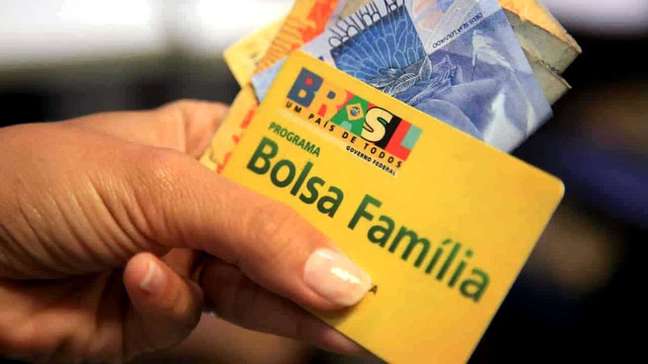 Auxílio Brasil pode deixar de ajudar 5,4 mi do Bolsa Família