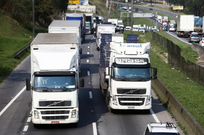 Caminhoneiros prometem greve nacional se governo não atender pedidos