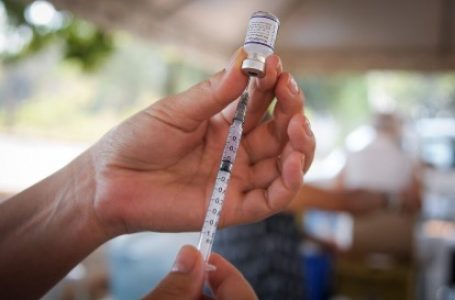 DF recebe 51.708 vacinas e retoma imunização de adolescentes
