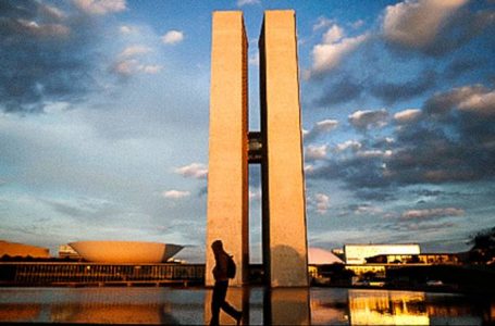 Câmara vota Auxílio Brasil e Moro vai ao Senado em defesa do teto de gasto
