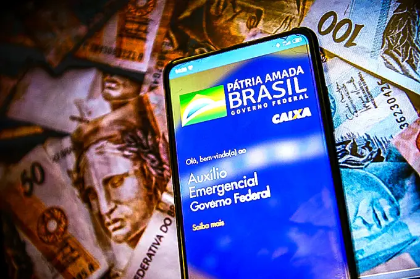 Governo avalia usar medida provisória para manter auxílio emergencial