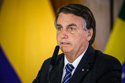 ‘Três partidos me querem. São três namoradas’, diz Bolsonaro