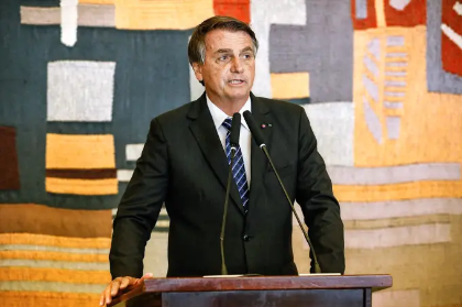 Bolsonaro sanciona projeto de lei que institui o Auxílio Gás