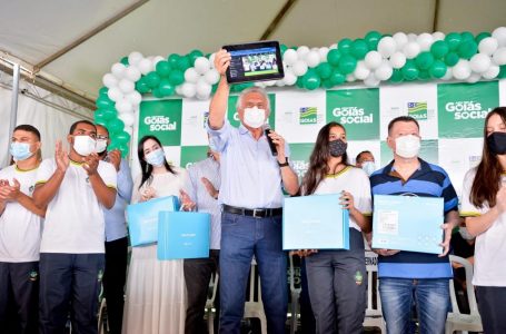 Em Águas Lindas, Caiado inicia distribuição de 8,5 mil cartões do Mães de Goiás