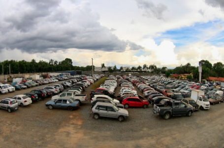 Governo de Goiás, por meio do Detran-GO, leiloará mais de 9 mil veículos em dezembro