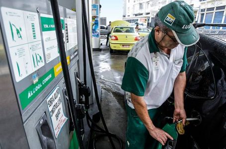 Petrobras vai anunciar redução no preço dos combustíveis, diz Bolsonaro