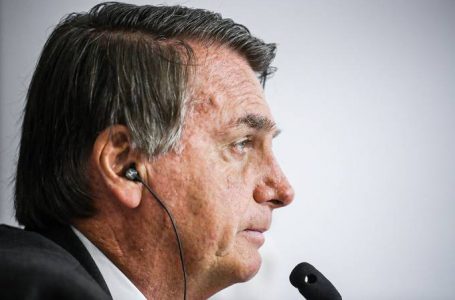 STF denuncia Bolsonaro por pedir nomes de técnicos à Anvisa