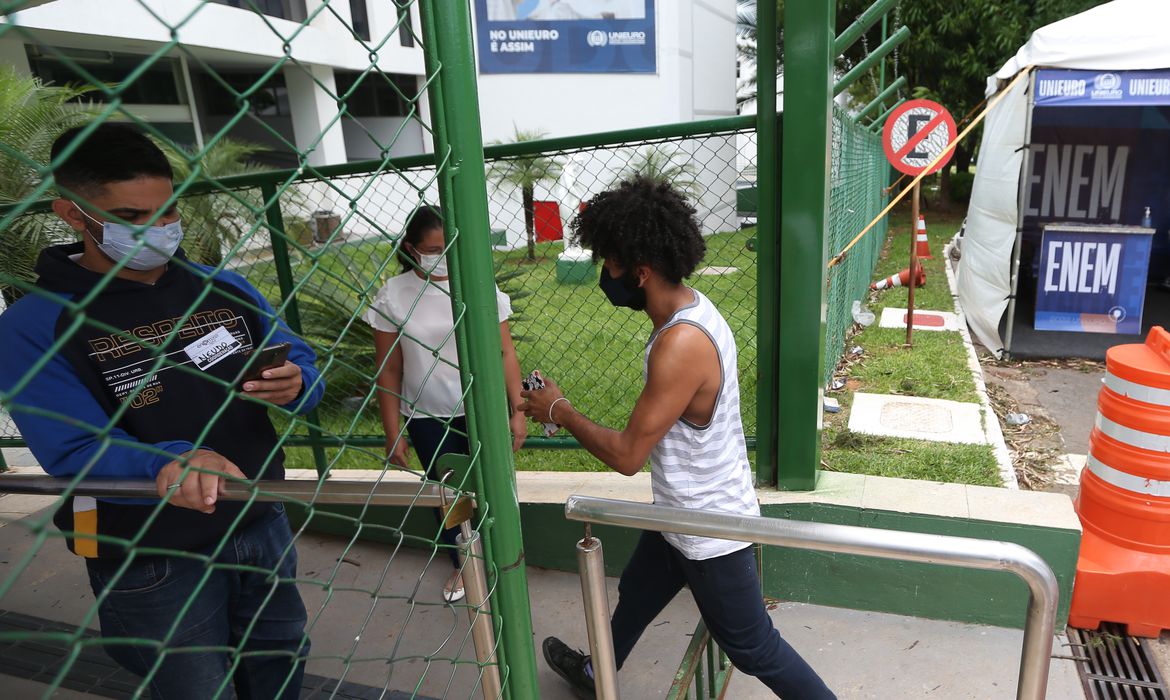 Começa neste domingo a reaplicação do Enem