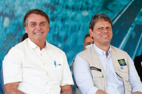 Bolsonaro confirma que Tarcísio de Freitas disputará governo de São Paulo
