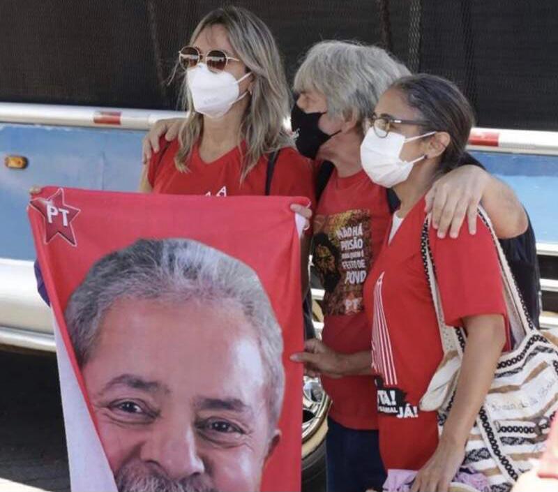 ‘Assembleia’ do Sinpro-DF vira comício do PT e Rosilene