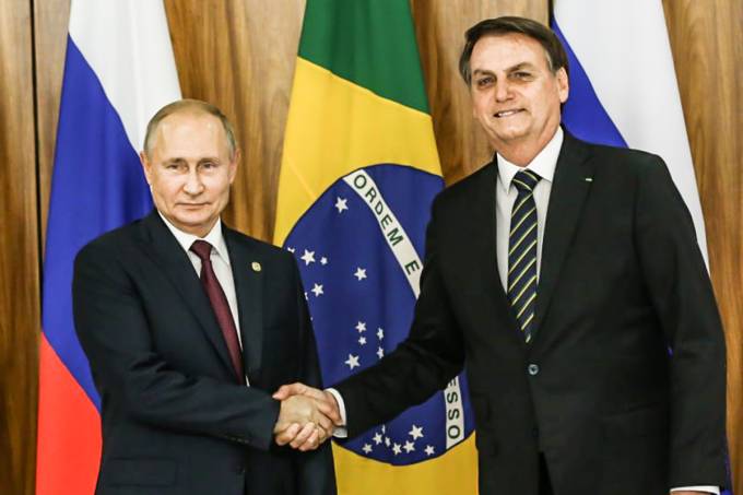 Na Rússia, Bolsonaro se encontra com Putin nesta quarta-feira