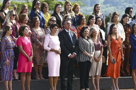 Bolsonaro faz evento com mulheres para tentar reduzir desaprovação de eleitoras