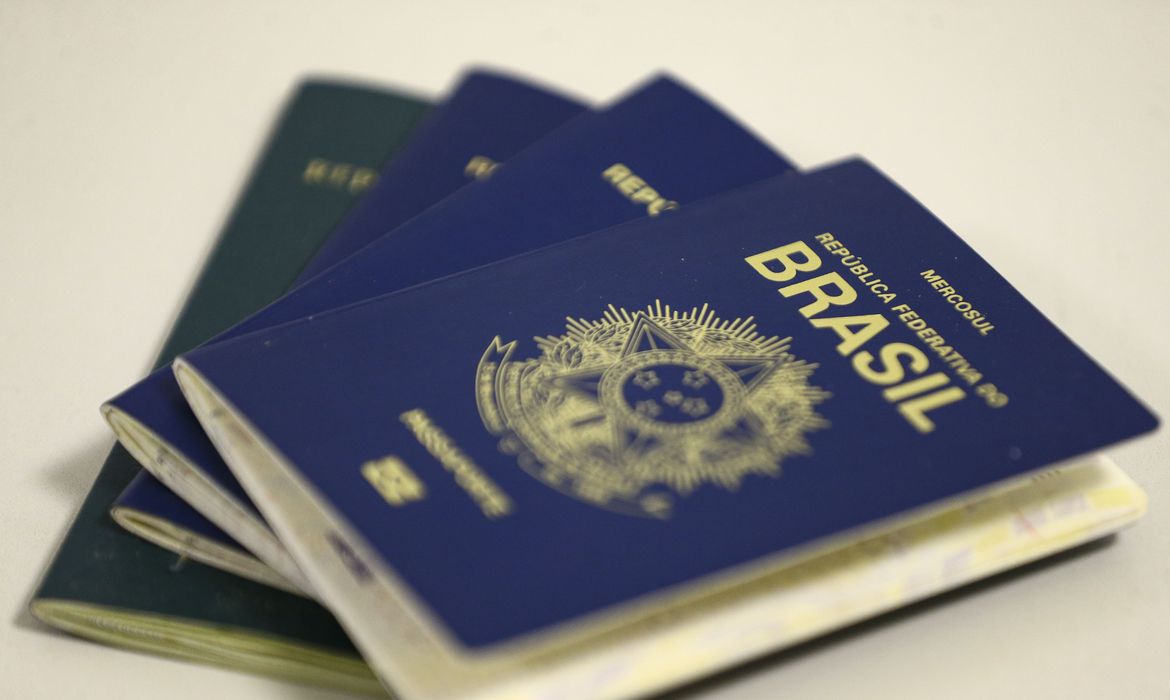 México passará a exigir visto impresso no passaporte de brasileiros