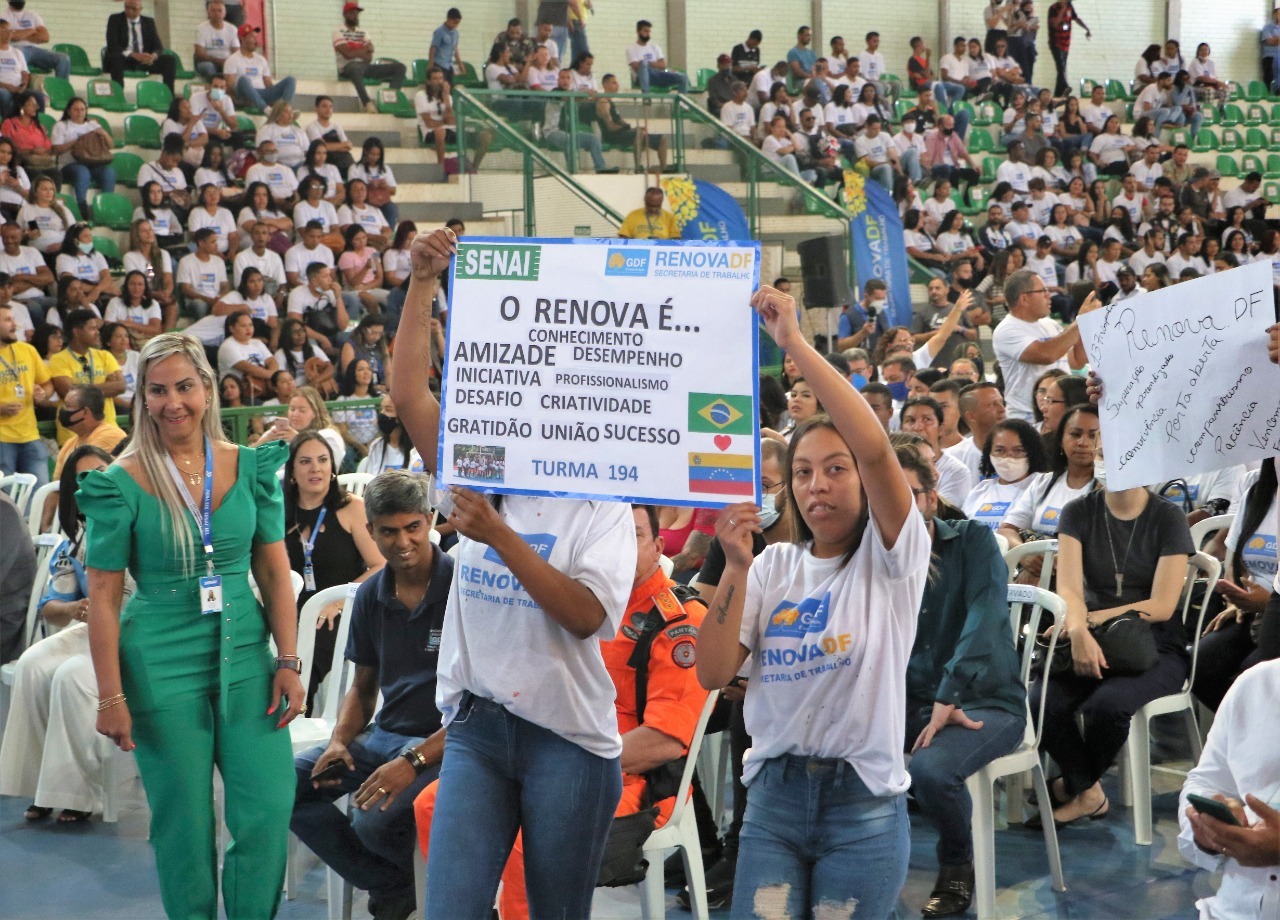 RenovaDF forma mais 1,3 mil alunos