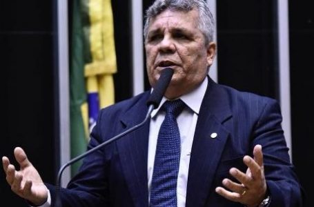 Fraga desiste de Reguffe e do União e pede guarida no PL que apoia Ibaneis e Bolsonaro
