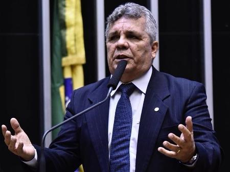 Fraga desiste de Reguffe e do União e pede guarida no PL que apoia Ibaneis e Bolsonaro