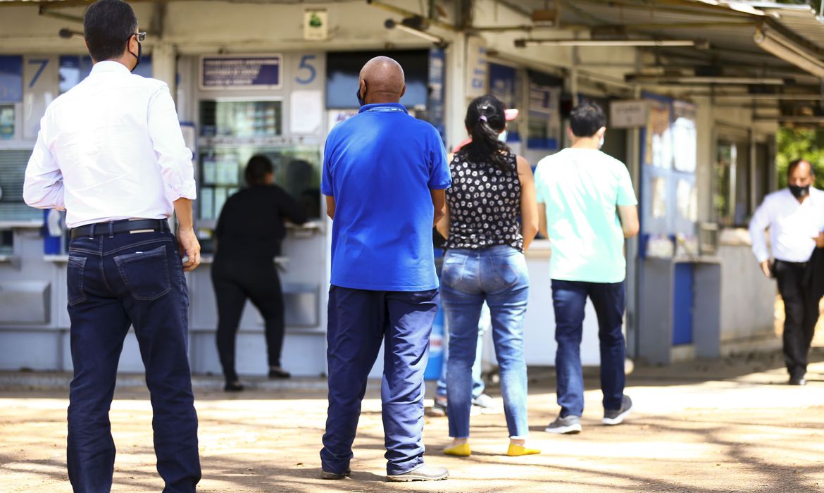 Três ganhadores acertaram 1° sorteio da Dupla Sena de Páscoa